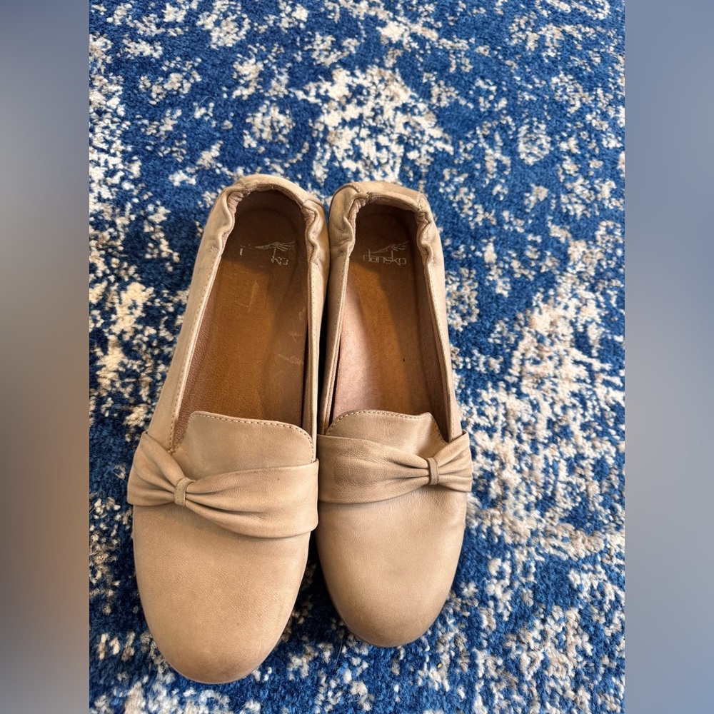 Dansko Women's Tan Flats with Bow